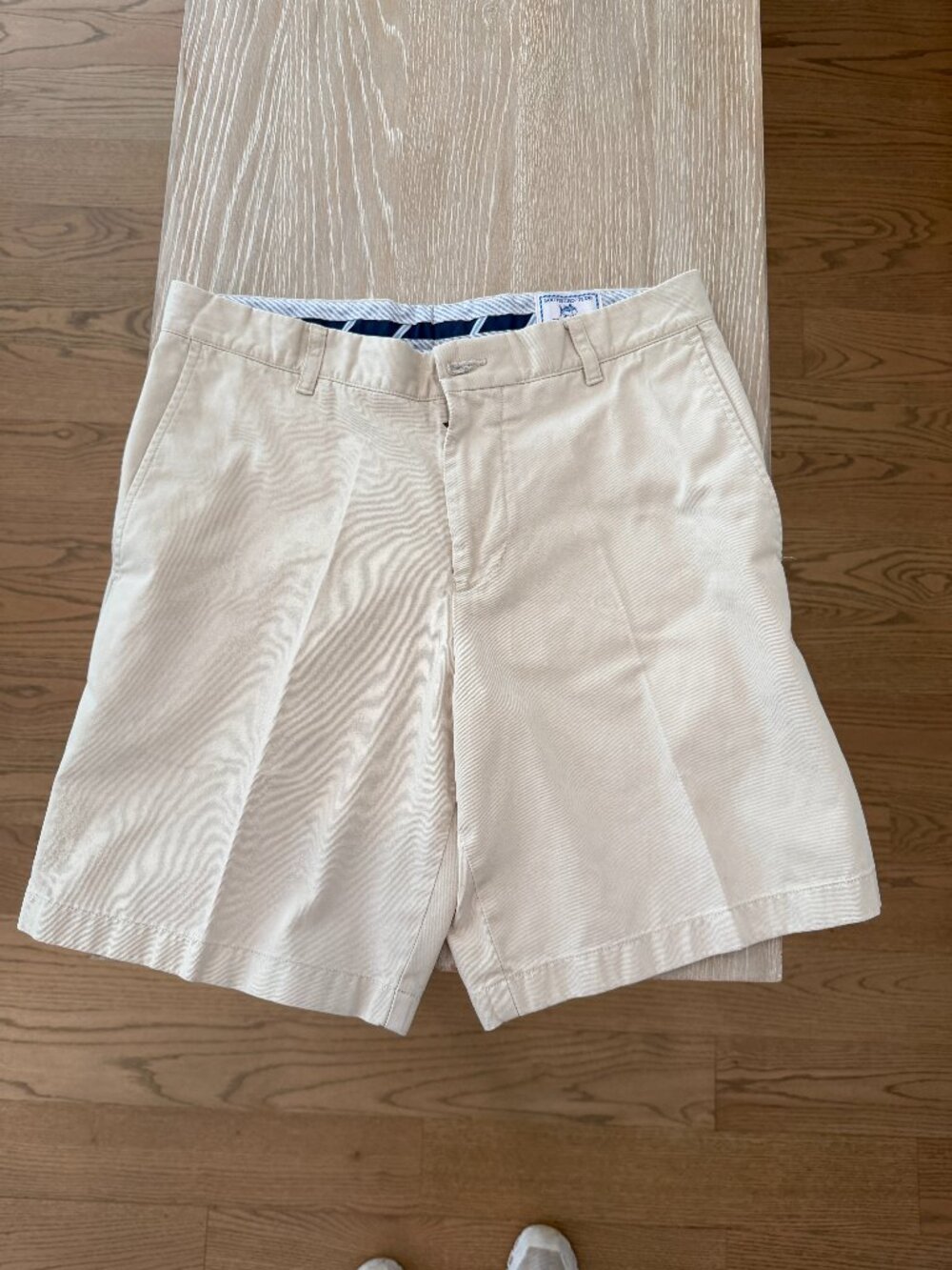 Southern Tide Light Khaki Shorts | Men's Size 32 |